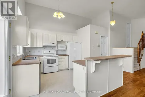 5 Maple Park Private Ottawa ON K1T 4A6