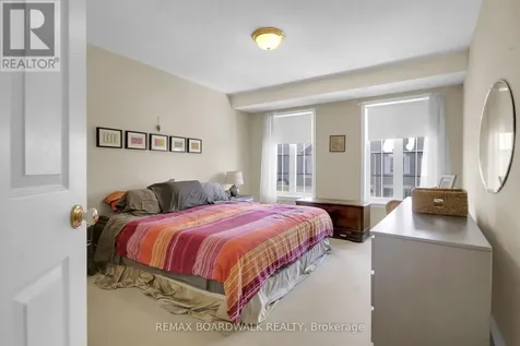 5 Maple Park Private Ottawa ON K1T 4A6