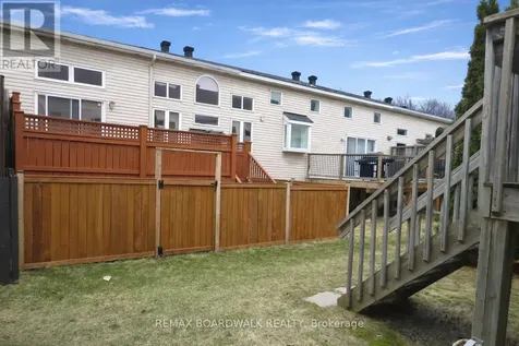 5 Maple Park Private Ottawa ON K1T 4A6