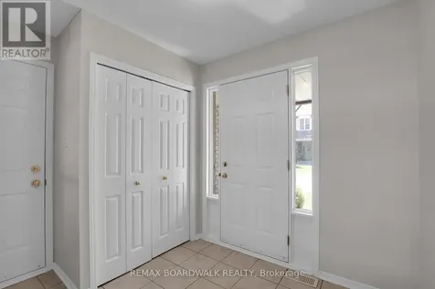 5 Maple Park Private Ottawa ON K1T 4A6