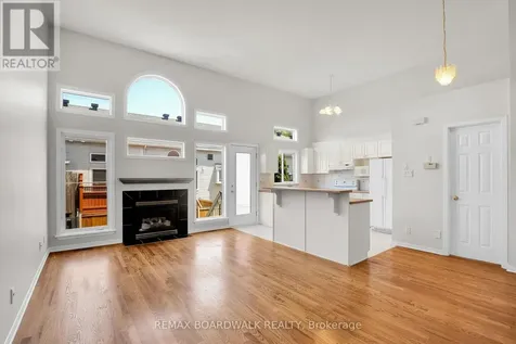 5 Maple Park Private Ottawa ON K1T 4A6