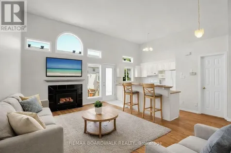 5 Maple Park Private Ottawa ON K1T 4A6
