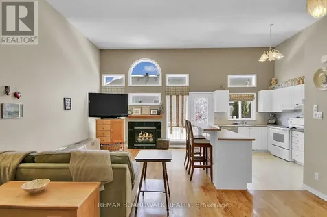 5 Maple Park Private Ottawa ON K1T 4A6