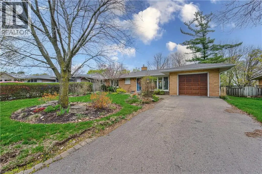 74 Leaside Place Waterloo ON N2J 2N5
