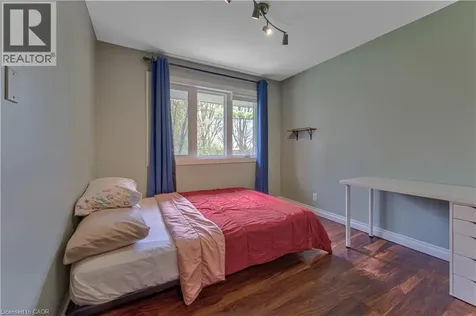 74 Leaside Place Waterloo ON N2J 2N5