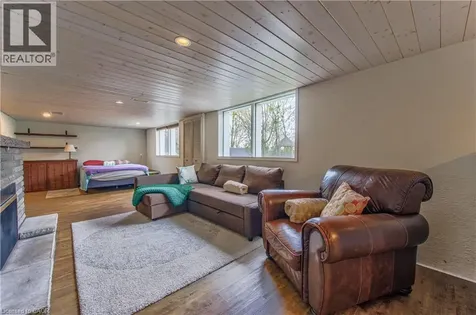 74 Leaside Place Waterloo ON N2J 2N5