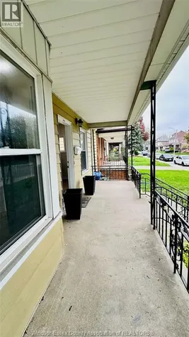859 Pierre Avenue Windsor ON N9A 2K9