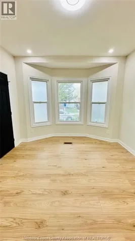 859 Pierre Avenue Windsor ON N9A 2K9
