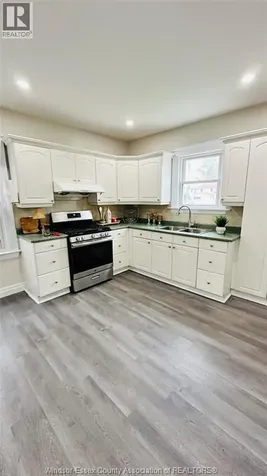 859 Pierre Avenue Windsor ON N9A 2K9