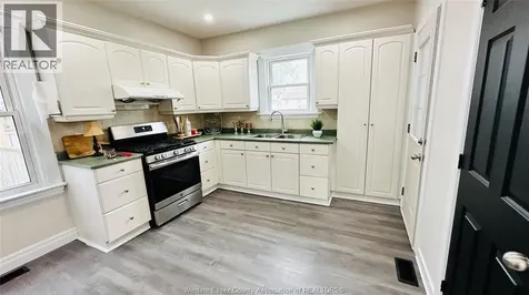 859 Pierre Avenue Windsor ON N9A 2K9