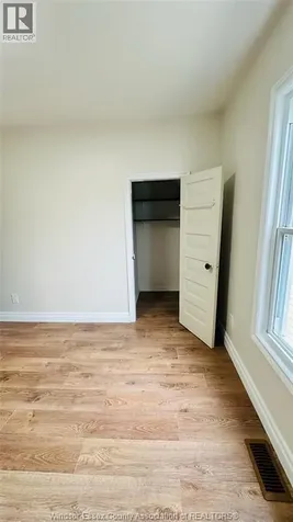 859 Pierre Avenue Windsor ON N9A 2K9