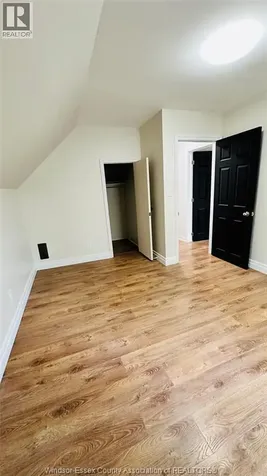 859 Pierre Avenue Windsor ON N9A 2K9