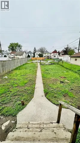 859 Pierre Avenue Windsor ON N9A 2K9