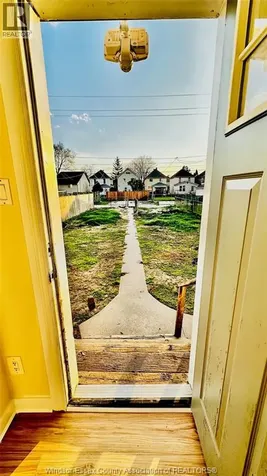 859 Pierre Avenue Windsor ON N9A 2K9