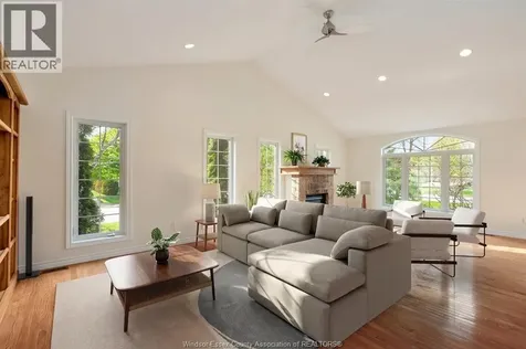 9 Creekview Court Kingsville ON N9Y 4E5