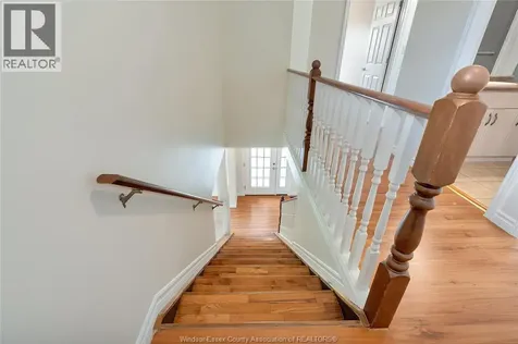 9 Creekview Court Kingsville ON N9Y 4E5