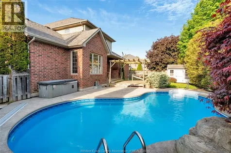 9 Creekview Court Kingsville ON N9Y 4E5