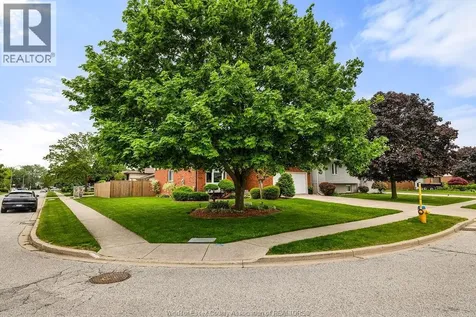 12076 St. Thomas Crescent Tecumseh ON N8N 3V7
