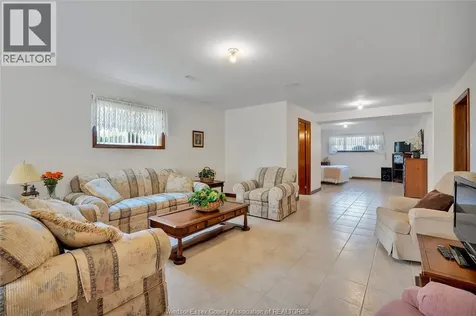 178 Ellison Avenue Leamington ON N8H 5J2
