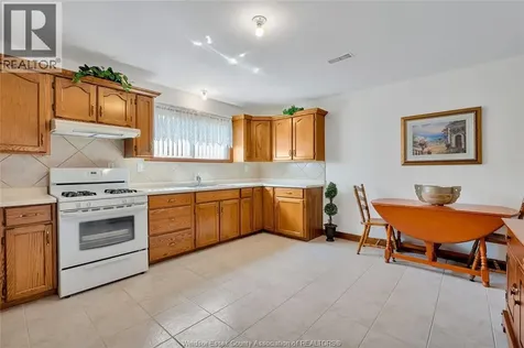 178 Ellison Avenue Leamington ON N8H 5J2