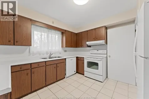 3299 Woodlawn Avenue Windsor ON N8W 2J1
