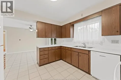 3299 Woodlawn Avenue Windsor ON N8W 2J1