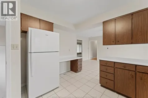 3299 Woodlawn Avenue Windsor ON N8W 2J1