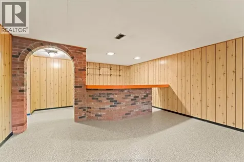 3299 Woodlawn Avenue Windsor ON N8W 2J1