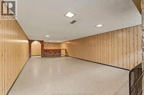 3299 Woodlawn Avenue Windsor ON N8W 2J1