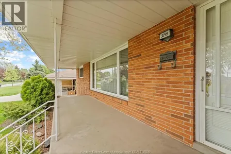 3299 Woodlawn Avenue Windsor ON N8W 2J1