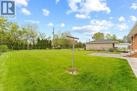 3299 Woodlawn Avenue Windsor ON N8W 2J1