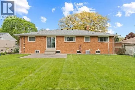 3299 Woodlawn Avenue Windsor ON N8W 2J1