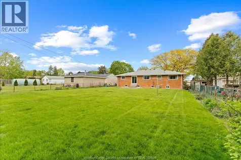 3299 Woodlawn Avenue Windsor ON N8W 2J1