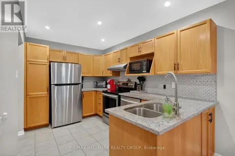 110 Hunter's Glen Crescent Ottawa ON K1T 3R1