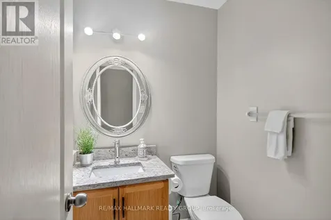 110 Hunter's Glen Crescent Ottawa ON K1T 3R1