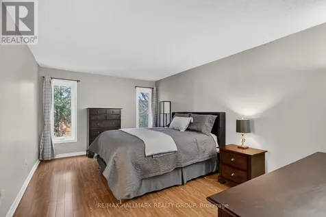 110 Hunter's Glen Crescent Ottawa ON K1T 3R1
