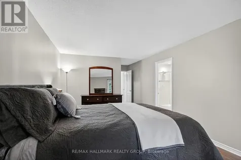 110 Hunter's Glen Crescent Ottawa ON K1T 3R1