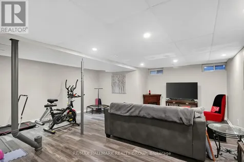 110 Hunter's Glen Crescent Ottawa ON K1T 3R1