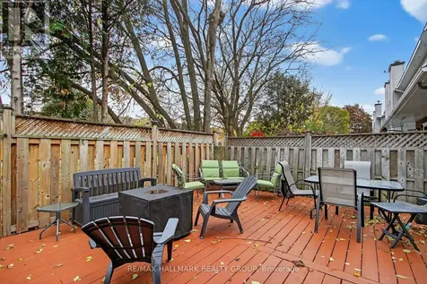 110 Hunter's Glen Crescent Ottawa ON K1T 3R1