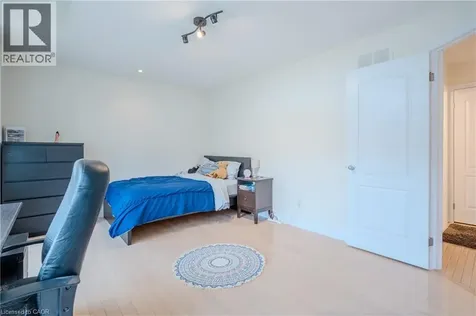 79 Moorland Crescent Ancaster ON L9K 1N7