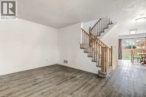17 Stowe Terrace Brantford ON N3T 6P4