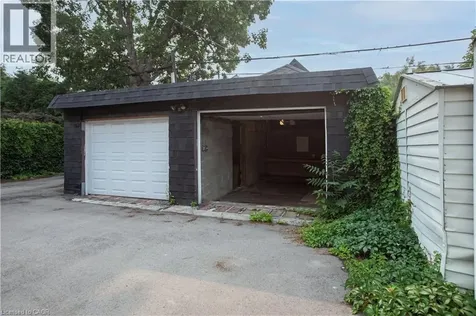 49 Fairleigh Avenue South Hamilton ON L8M 2K1