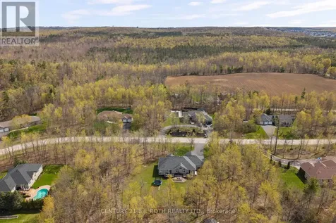 6 Hemlock Crescent Oro-medonte ON L0L 2L0