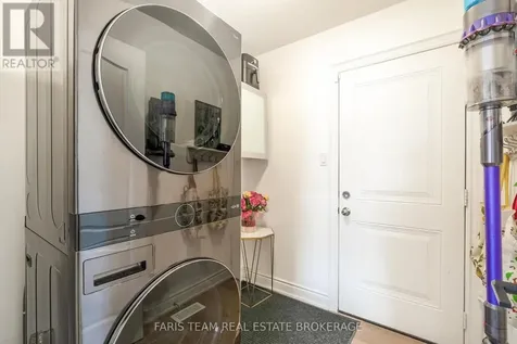 37 Lockerbie Crescent Collingwood ON L9Y 0Y9
