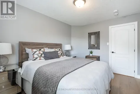 37 Lockerbie Crescent Collingwood ON L9Y 0Y9