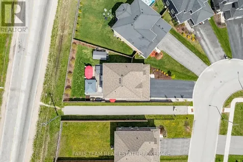 37 Lockerbie Crescent Collingwood ON L9Y 0Y9