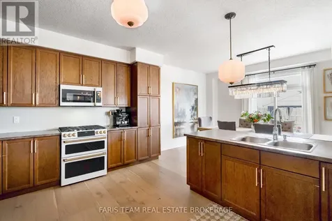 37 Lockerbie Crescent Collingwood ON L9Y 0Y9