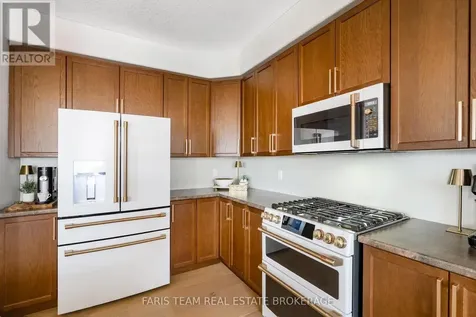 37 Lockerbie Crescent Collingwood ON L9Y 0Y9