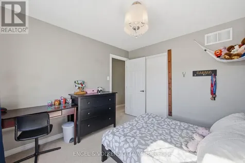 413 Montserrat Street Ottawa ON K2S 0L6