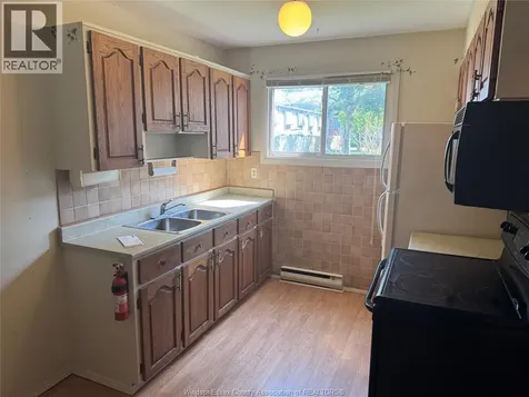 2649 Vine Court Windsor ON N8T 2X3
